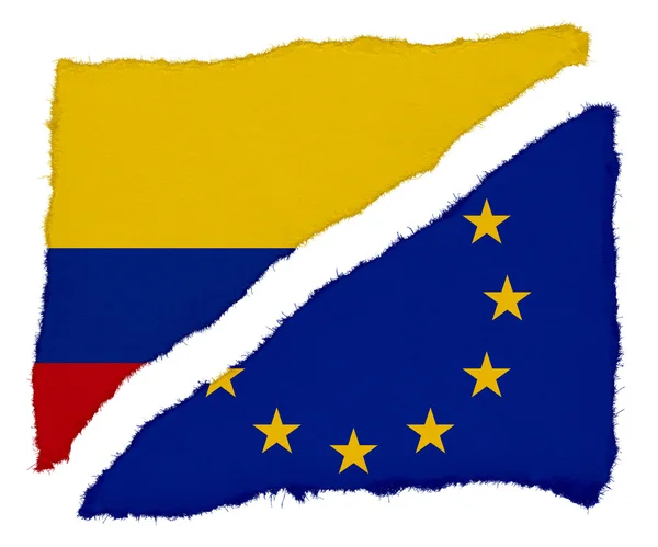 Colombiaanse en Eu-vlag gescheurd papier kladjes geïsoleerd op witte achtergrond — Stockfoto