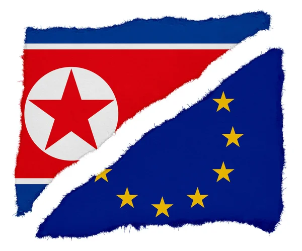 Raspones de papel rasgado de bandera de Corea del Norte y la UE aislados sobre fondo blanco — Foto de Stock