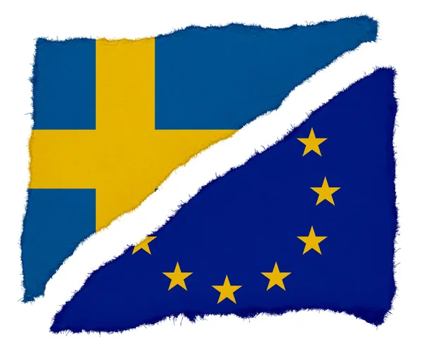Raspones de papel rasgado con bandera sueca y de la UE aislados sobre fondo blanco — Foto de Stock