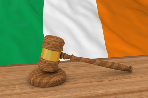 Irish Law Concept - Bandiera dell'Irlanda dietro l'illustrazione 3D Gavel del giudice — Foto Stock