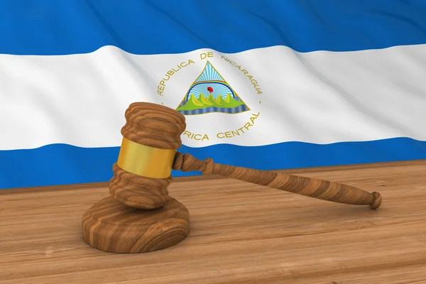 Concepto de Ley Nicaragüense - Bandera de Nicaragua Detrás del Martillo del Juez Ilustración 3D — Foto de Stock