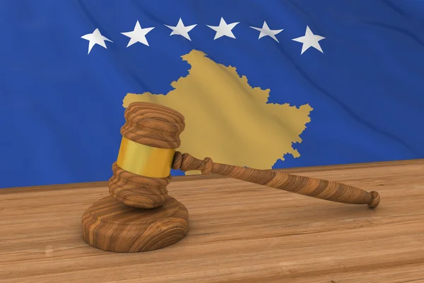 Concepto de Derecho kosovar - Bandera de Kosovo detrás del martillo del juez Ilustración 3D —  Fotos de Stock