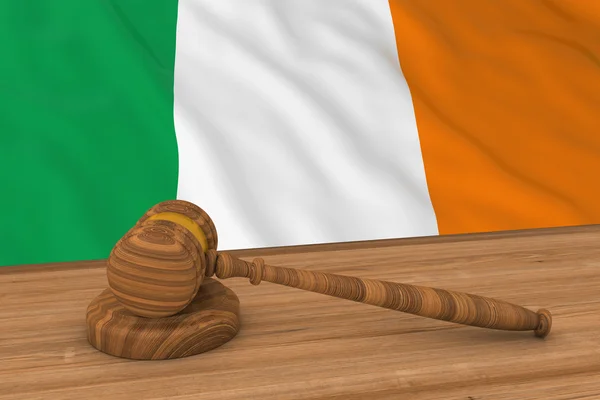 Ірландське право концепції - прапор Ірландії позаду судді молотка 3d ілюстрація — стокове фото