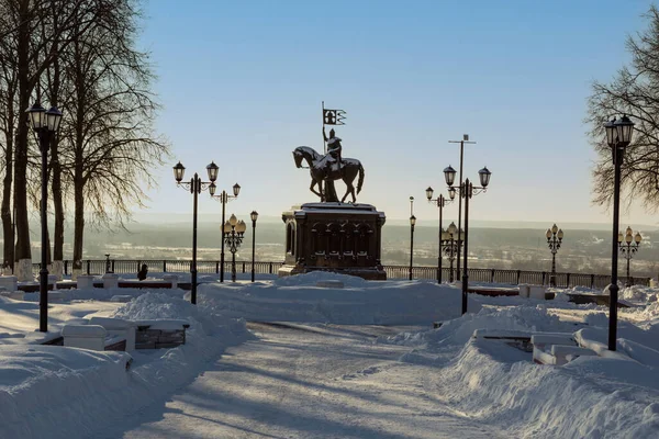 弗拉基米尔市是一个阳光明媚的冬日 俄罗斯浸信会教徒纪念碑 — 图库照片