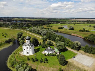 Nerl 'in şefaat kilisesinin hava görüntüsü.