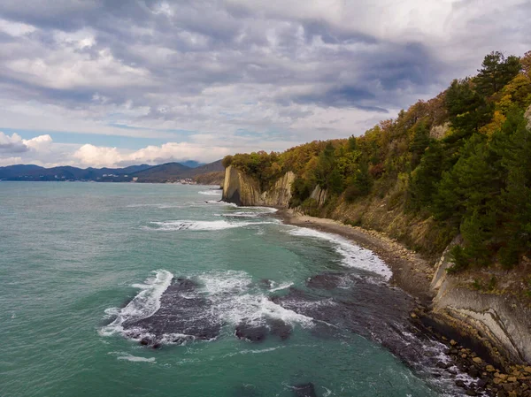 Deniz kıyısı, Kiselev Kayası, Tuapse. Rusya.