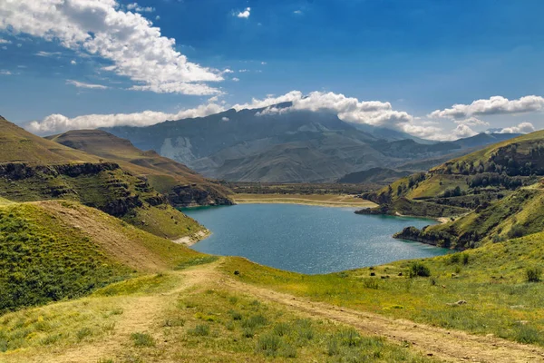 Gizhgit Gölü, Kabardino-Balkaria. Rusya.