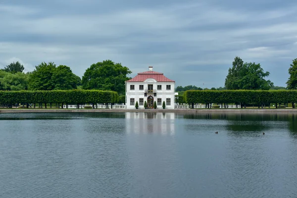 Pałac Marly Peterhof Rosja — Zdjęcie stockowe