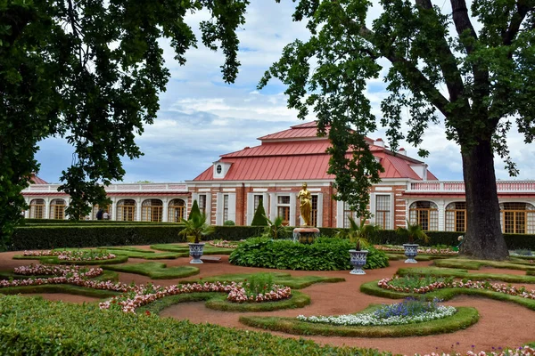 Pałac Monplaisir Peterhof Park Rosja — Zdjęcie stockowe