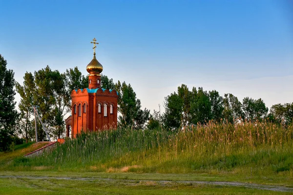Una Pequeña Iglesia Campo Atardecer Novy Khutor Distrito Pavlovsky Territorio — Foto de Stock
