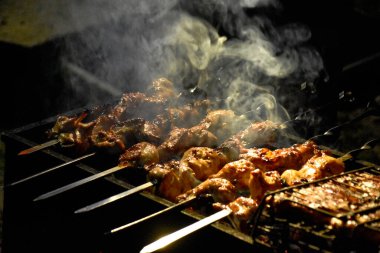 Akşamları ızgarada barbekü