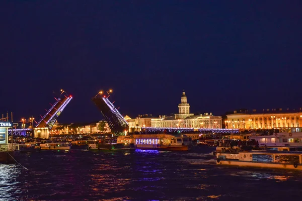 Открытый Мост Санкт Петербурге — стоковое фото