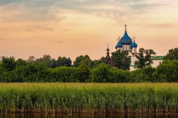 Kremlin Suzdal Catedral Natividad Theotokos Atardecer Una Tarde Verano Rusia — Foto de Stock