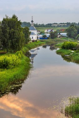 Nehirdeki kilise. Suzdal. Rusya.