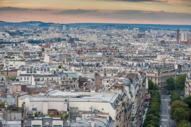 Paris manzarası, öğleden sonra Zafer Takı 'ndan görüldü.