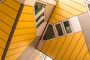 Rotterdam, Hollanda 4 Ekim 2013: Piet Blom tarafından tasarlanan Kübik Evler