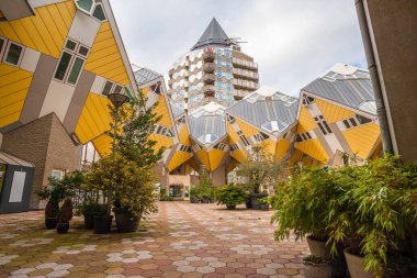 Rotterdam, Hollanda 4 Ekim 2013: Konutun İç Bölümü Piet Blom ve Kalem Binası tarafından tasarlanan Kübik Evler