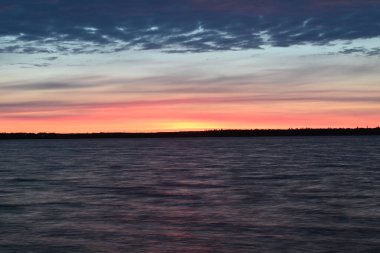 Alberta Gölü 'nde şafak vakti 