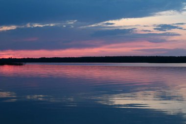 Alberta Gölü 'nde gün batımı