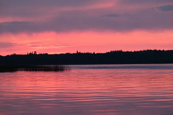 Reflexiones Sobre Tranquilo Lago Alberta Atardecer — Foto de Stock