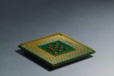 1990 'ların sonlarından 2000' lerin başlarına kadar kullanılan eski bir PGA tipi CPU paket tasarımının pimlerini kapat.