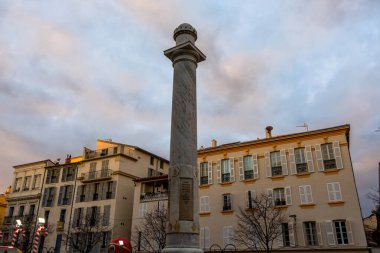 Fransa 'nın Fransız Rivierası' ndaki Antibes şehrinin sokaklarında