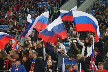 Rusya Federasyonu. Saint-Petersburg 'da. Gazprom arenası. Hokey mi? Kanal 1, Rusya-Finlandiya. Seyirciler, hayranlar, hayranlar, hepsi satıldı.