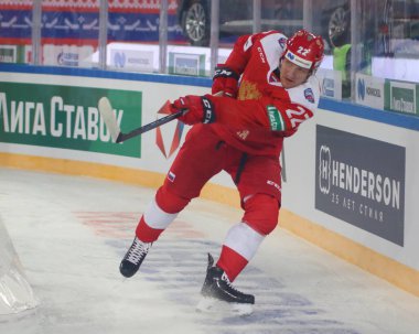 Rusya Federasyonu. Saint-Petersburg 'da. Gazprom arenası. Hokey mi? Kanal 1, Rusya-Finlandiya. Rus milli hokey takımı oyuncusu Andrei Mironov
