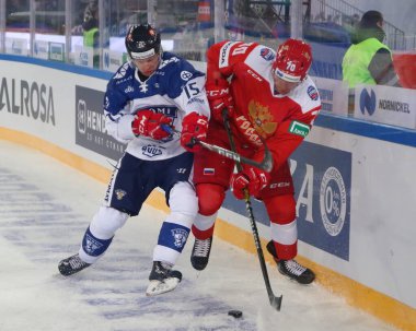 Rusya Federasyonu. Saint-Petersburg 'da. Gazprom arenası. Hokey mi? Kanal 1, Rusya-Finlandiya. Rusya milli takımının hokey oyuncusu Vladimir Tkachev