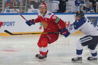 Rusya Federasyonu. Saint-Petersburg 'da. Gazprom arenası. Hokey mi? Kanal 1, Rusya-Finlandiya. Rusya milli takımının hokey oyuncusu Evgeny Ketov.