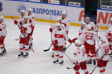 Rusya Federasyonu. Saint-Petersburg 'da. Buz Spor Sarayı. Hokey mi? Kontinental Hokey Ligi. Normal mevsim. KHL 2020 / 21 - SKA Saint Petersburg - Spartak Moskova. Spartak Hokey Kulübü oyuncusu Julius Hudacek (33).