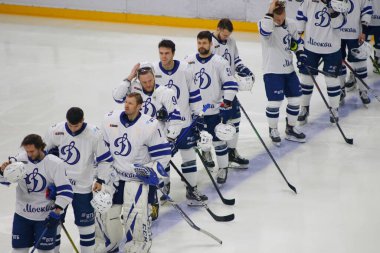 Dinamo Hokey Kulübü oyuncusu Juuso Hietanen (17), Vadim Shipachev (87), Dmitry Yashkin (23), Dmitry Kagarlitsky (9), Kontinental Hokey Ligi 'nde normal sezon, KHL 2020 / 21 SKA Saint Petersburg ile Dinamo Moskova arasında Buz Spo' da