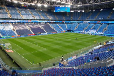 Saint Petersburg, Rusya - 2 Mayıs 2021: Futbol. Rusya Premier Ligi 2020-2021. 27 mermi. Zenit Futbol Kulübü - FC Lokomotiv. Futbol sahası, çimen.