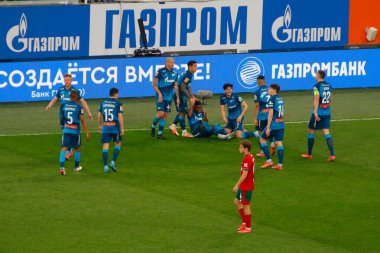 Saint Petersburg, Rusya - 2 Mayıs 2021: Futbol. Rusya Premier Ligi 2020-2021. 27 mermi. Zenit Futbol Kulübü - FC Lokomotiv. Zenit Malkom, Artem Dzyuba, Serdar Azmun, Wendel, Daler Kuzyaev, Yaroslav Rakitsky.