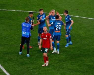 Saint Petersburg, Rusya - 2 Mayıs 2021: Futbol. Rusya Premier Ligi 2020-2021. 27 mermi. Zenit Futbol Kulübü - FC Lokomotiv. Zenit Malkom, Artem Dzyuba, Serdar Azmun, Wendel, Daler Kuzyaev, Yaroslav Rakitsky.