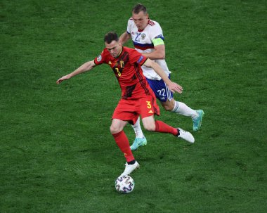 Saint Petersburg, Rusya - 12 Haziran 2021: Futbol. 2020 Avrupa Futbol Şampiyonası. Birinci raunt, B Grubu. Rusya Belçika 'ya karşı. Milli takım oyuncusu Artem Dzyuba, Thomas Vermaelen