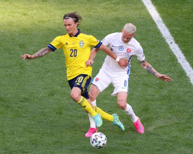 Saint Petersburg, Rusya - 18 Haziran 2021: Futbol. 2020 Avrupa Futbol Şampiyonası. İkinci raunt, E Grubu İsveç ve Slovakya. Milli takım oyuncusu Kristoffer Olsson, Ondrej Duda