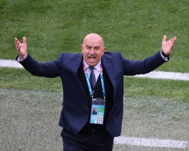 Saint Petersburg, Rusya - 16 Haziran 2021: Futbol. 2020 Avrupa Futbol Şampiyonası. Grup B. Finlandiya Rusya 'ya karşı. Euro 2020. Stanislav Salamovich Cherchesov, Stanislav Cherchesov, koç, teknik direktör