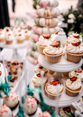 Düğün yemekleri için yakın plan tatlı pasta. 