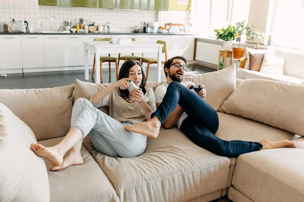 Beautiful Young Couple Playing Video Games Together Home — Stock Photo, Image
