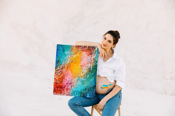 Beautiful Pregnant Painter Woman Outdoors Sandpit — Stock Photo, Image