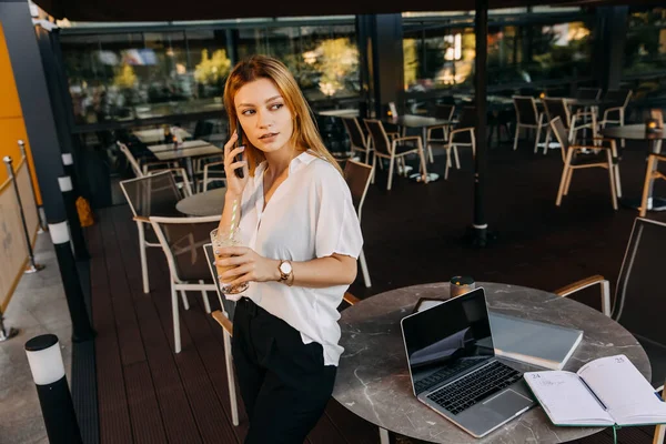 Beautiful Young Businesswoman Working Restaurant Talking Phone Cup Frappuccino Drink — Stock Photo, Image