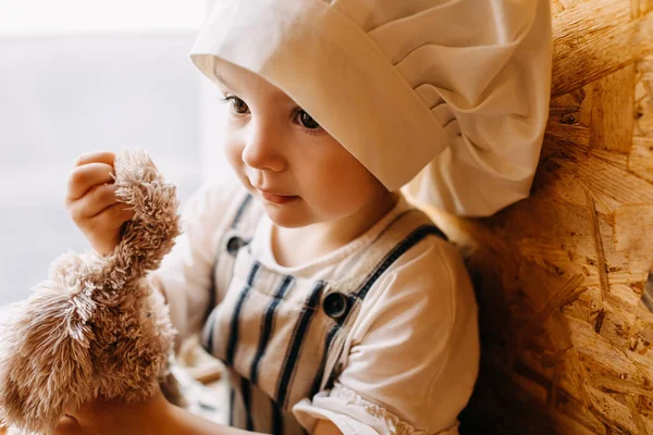 Portret Dziewczynki Dziecko Przygotowanie Mąki Kukurydzianej — Zdjęcie stockowe