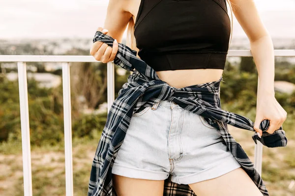 Recortado Tiro Mujer Ropa Elegante Calle —  Fotos de Stock