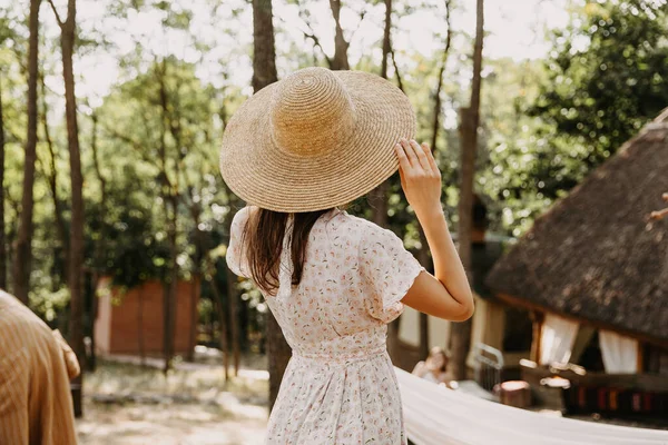 Rear View Woman Dress Straw Hat Forest — Stock Photo, Image