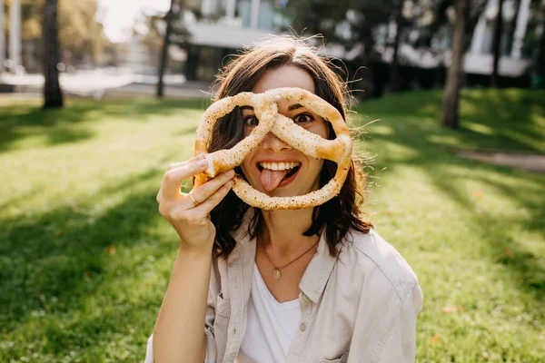 Portrait Beautiful Young Woman Plastic Cup Latte Pretzel Relaxing Grass — Stock Photo, Image