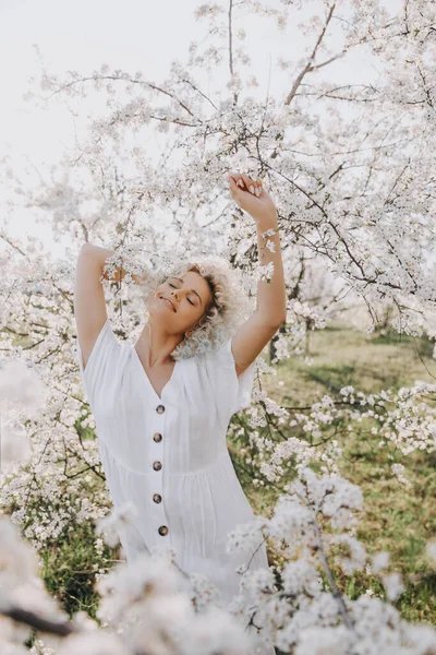 Young Blonde Woman Curly Hair Smiling Wearing White Dress Posing — Foto de Stock