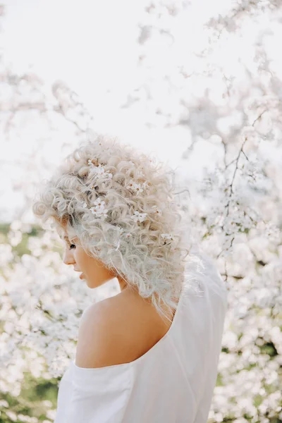 Blonde Young Woman Cherry Tree Flowers Her Hair Outdoors Garden —  Fotos de Stock