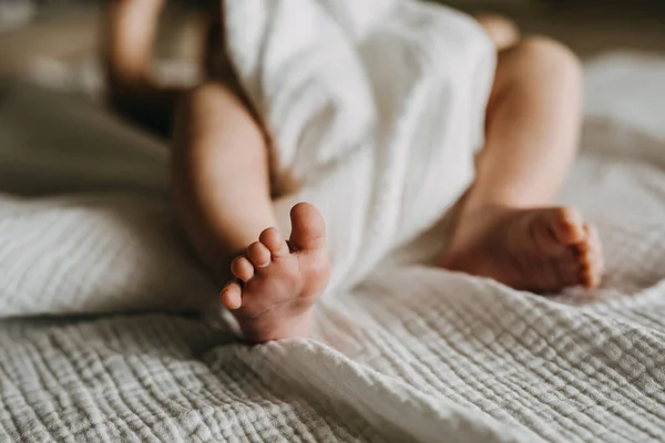 Primo Piano Dei Piedi Del Neonato — Foto Stock