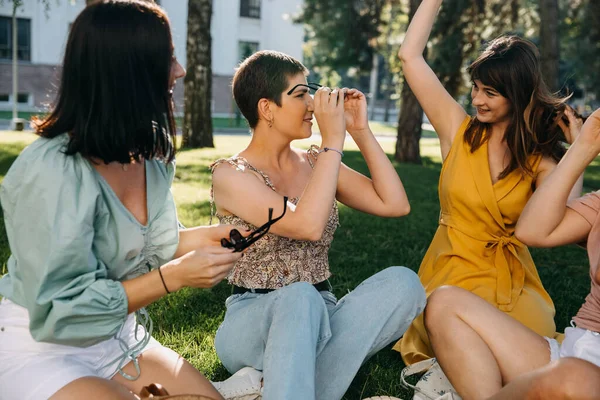 Group Young Women Outdoors Having Good Time Chatting Park — Fotografia de Stock